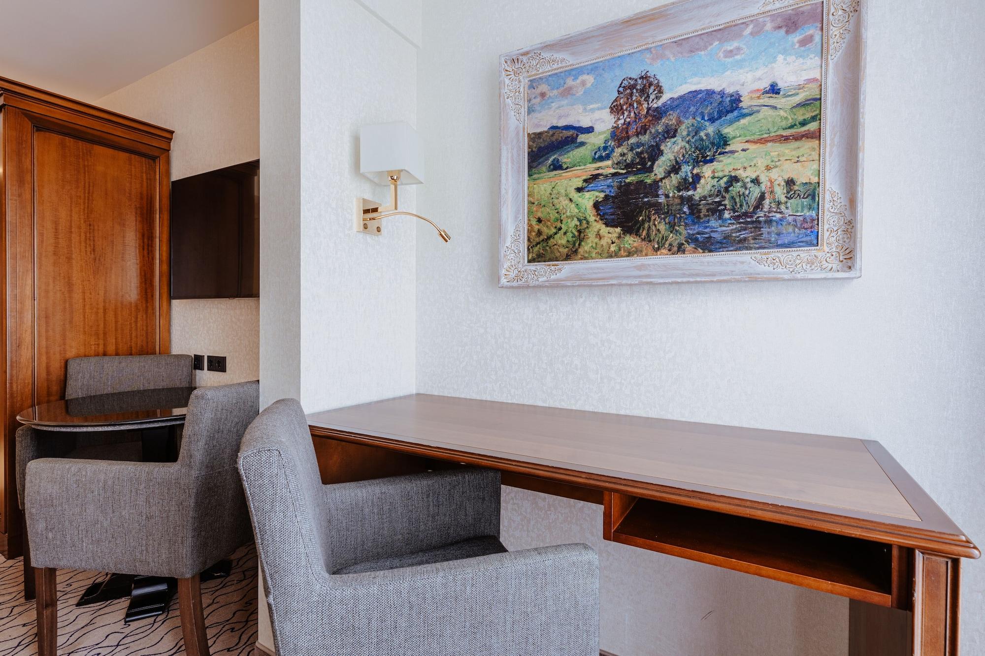Hotel Advastay By King's 4*