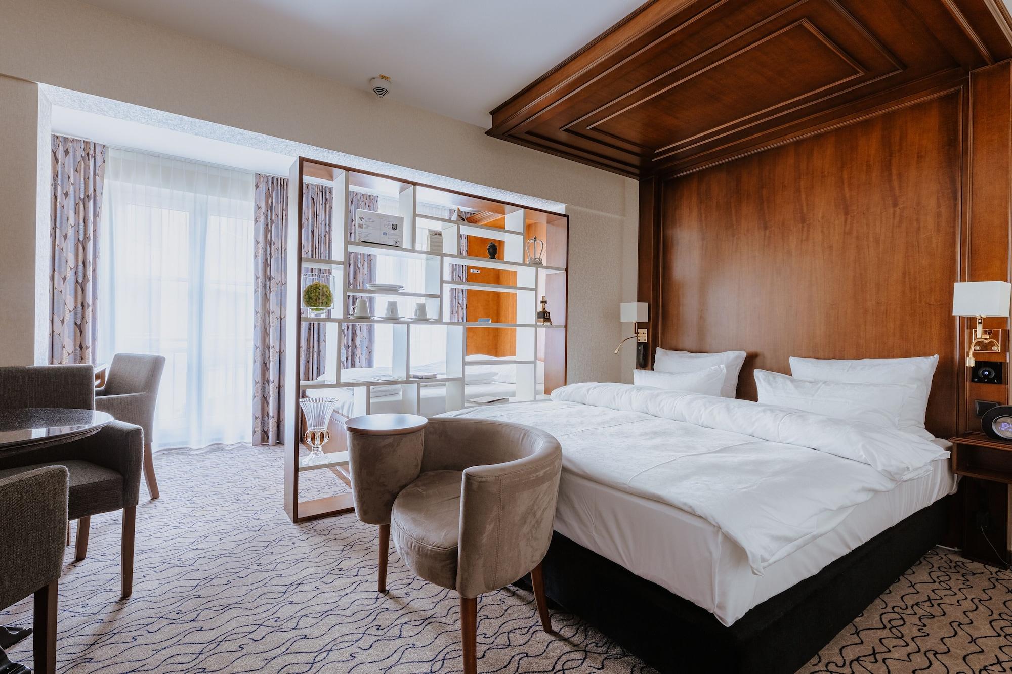Advastay By King's Hotel