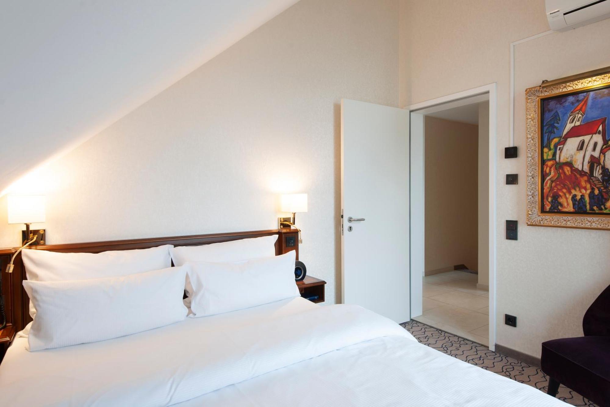 Hotel Advastay By King's 4*